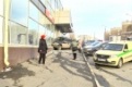 Иномарка протаранила торговый центр в Первоуральске