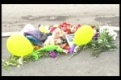 Первоуральцы несут цветы, игрушки и сладости к месту трагедии с ребенком