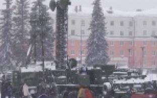 Несколько единиц специальной военной техники было стянуто в центр Первоуральска