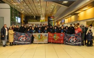 Победителей Первых международных зимних игр имени Александра Невского — команду Академии хоккея с мячом 2013 года рождения — торжественно встретили в аэропорту «Кольцово»