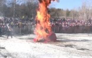 Традиционные народные забавы, спортивные эстафеты, катание на коньках и, конечно, блины