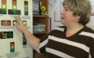 Сегодня повторяем правила проезда регулируемых перекрёстков