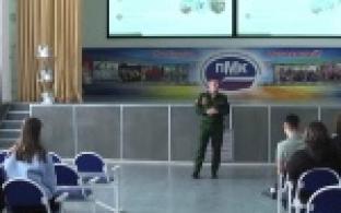 Какие виды дронов есть сегодня, и что нужно, чтобы научиться ими управлять, первоуральским студентам объяснил офицер пункта отбора на военную службу по контракту