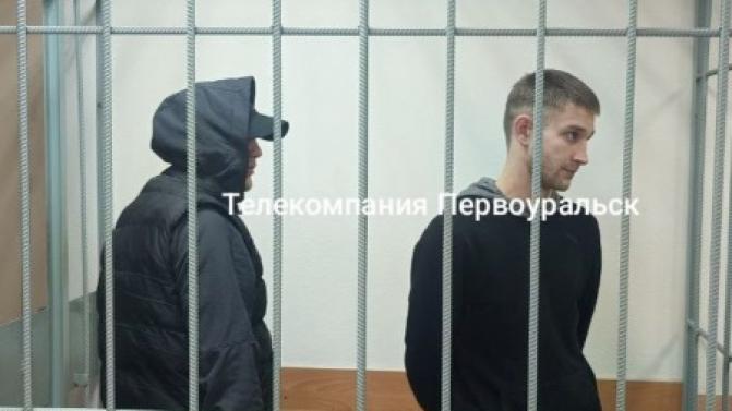 Только что вынесли новый приговор двум парням, подкинувшим к подъезду многоэтажки гроб со свиной головой