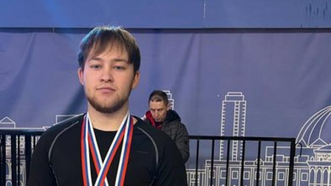 Двумя победами завершили спортивный 2025 год первоуральские пауэрлифтеры