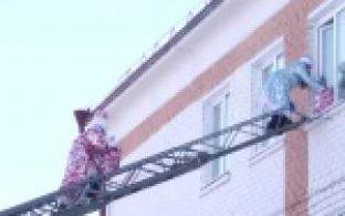 Новый год стучится в окна