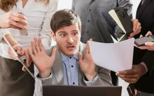 Закон об увеличении штрафов за навязывание дополнительных услуг приняли в Госдуме