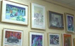 Снежные пейзажи, подготовка к Новому году и традиционные зимние забавы – выставка «Зимние фантазии» открылась в детской художественной школе Первоуральска