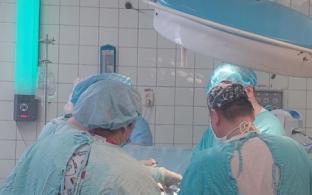 Первоуральские врачи поставили на ноги мужчину с разрушенными тазобедренными суставами