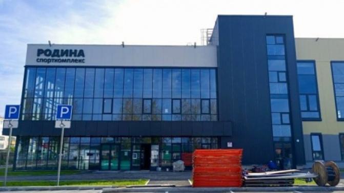 Строительство современного физкультурно-оздоровительного комплекса «Родина» в Богдановиче вышло на финальную стадию