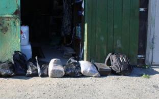 Полицейские изъяли из гаража наркодилеров более 48 кг «синтетики» и прекурсоров