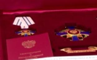 В Свердловской области вручили государственные награды многодетным семьям, воспитывающим четырёх детей и более