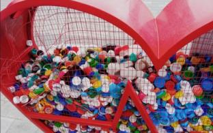 Контейнер для сбора пластиковых крышек снова установлен на главной площади города, у Дворца культуры Первоуральска