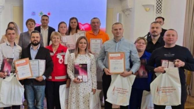 Ещё 13 жителей Свердловской области удостоены звания «Почётный донор России»