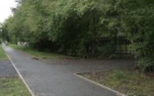 В Первоуральске продолжают обустраивать парковки возле школ