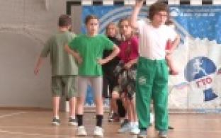 Первоуральские школьники сегодня стали участниками необычного урока физкультуры