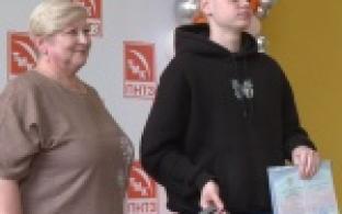 В Первоуральске чествуют выпускников, которые не останутся без работы