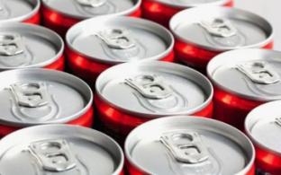 Госдума приняла закон о введении штрафов за продажу энергетиков детям