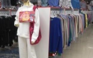 Джинсы, брюки, юбки, а ещё платья, толстовки и худи – от классики до модных трендов