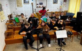 Музыкально-театральное «закулисье»: как проходят репетиции спектакля «Во имя мира на земле»