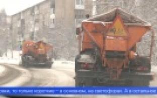 В Первоуральске устраняют последствия обильного снегопада