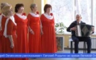 Сегодня читальный зал первоуральской библиотеки превратился в музыкальную гостиную