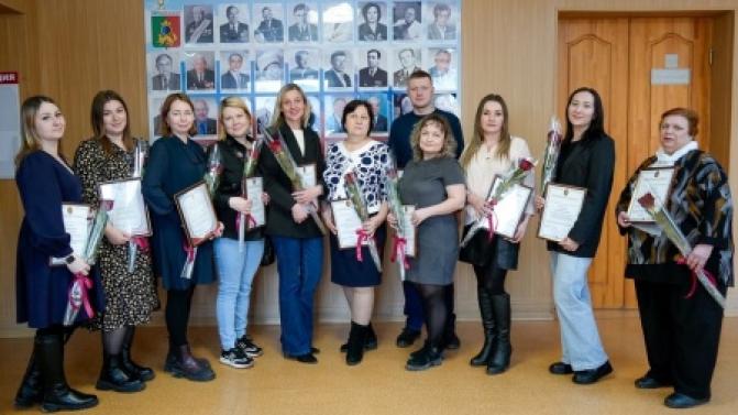 В Первоуральске наградили заслуженных работников и профсоюзных активистов предприятий города