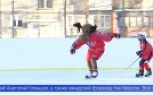 Звёзды хоккея с шайбой приехали в Первоуральск и сыграли в хоккей с мячом