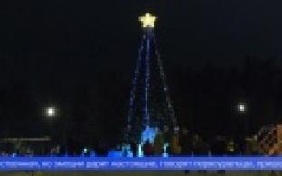 В Первоуральске зажгли главную ёлку города