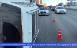 В результате ДТП иномарка врезалась в столб и опрокинулась