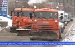 На борьбу с непогодой в Первоуральске сегодня вышли десятки людей и спецтехника