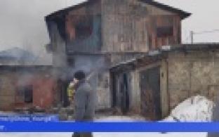 Накануне днём на улице Урицкого сгорел гараж