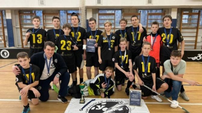 Первоуральцы стали лучшими на первенстве УрФО и СибФО по флорболу среди спортсменов 13-14 лет