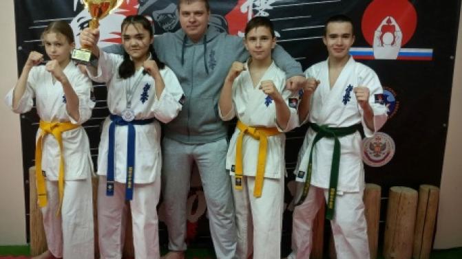 Первоуральские спортсмены стали лучшими в стране, заняв два первых командных места на Чемпионате России по каратэ кёкусинкай