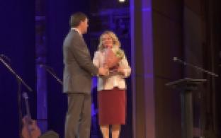 Сотни педагогов принимают поздравления с профессиональным праздником