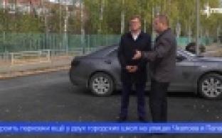 Глава Первоуральска сегодня оценил благоустройство парковок и тротуаров