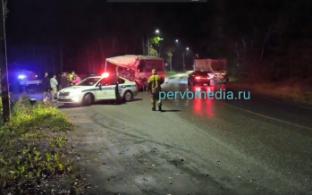 В Первоуральске грузовик столкнулся с пассажирским автобусом