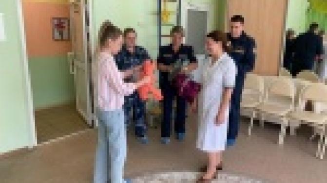 Сотрудники первоуральского исправцентра ГУФСИН оказали гуманитарную помощь Дому малютки