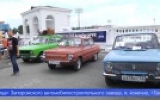 Выставку ретроавтомобилей организовали на стадионе «Уральский Трубник»