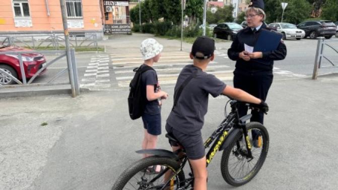 Сотрудники Госавтоинспекции ежедневно проводят профилактические беседы с велосипедистами
