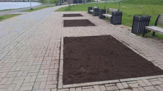 В Первоуральске началась подготовка цветников и клумб для высадки однолетних растений