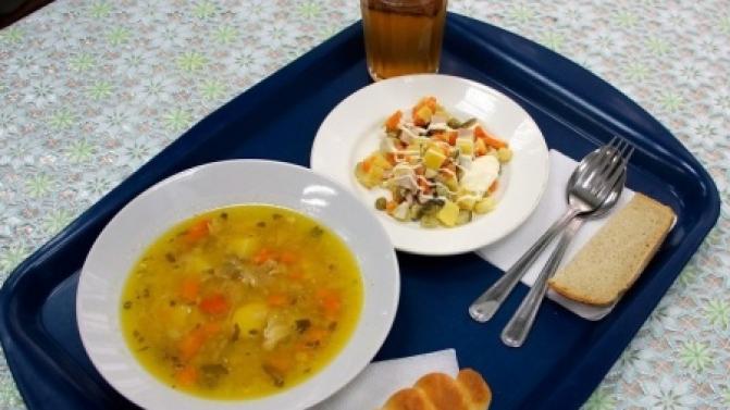 В Свердловской области продолжается горячая линия по питанию детей в школах и детских садах