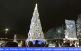 В Первоуральске зажглась новогодняя ёлка