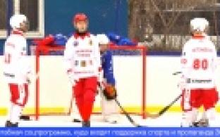 В микрорайоне Хромпик торжественно открыли новые хоккейные корты