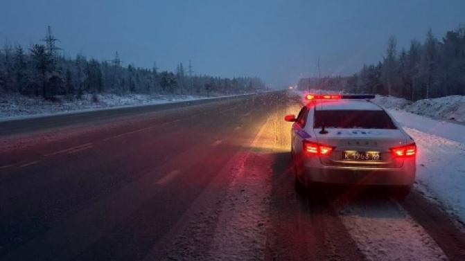 Автоинспекторы призывают участников движения проявлять повышенную осторожность