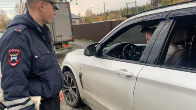 Сегодня автоинспекторы дежурили возле детских садов и школ