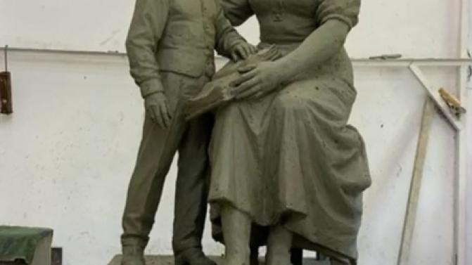 Уральские мастера завершают изготовление монумента, посвящённого первому учителю