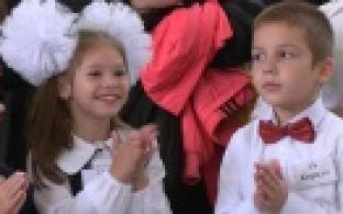 Почти два десятка тысяч первоуральцев сегодня сели за школьные парты