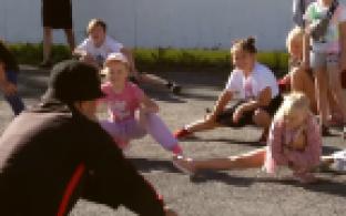 Утреннюю зарядку со стражем порядка для детей провели сегодня в Первоуральске