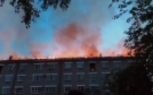 В Первоуральске выясняют причины крупного пожара в общежитии на пр. Ильича